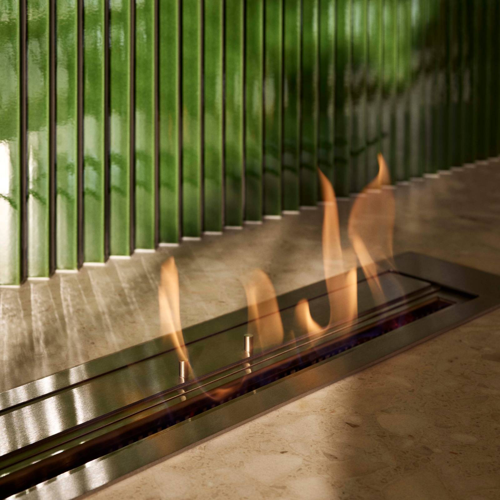 Ved å kombinere kjøkkenmodellen Line i fargen Korn og Signatur Nøtt har vi fått frem et lekent og inspirerende kjøkken med rom for ro og sosiale samvær.