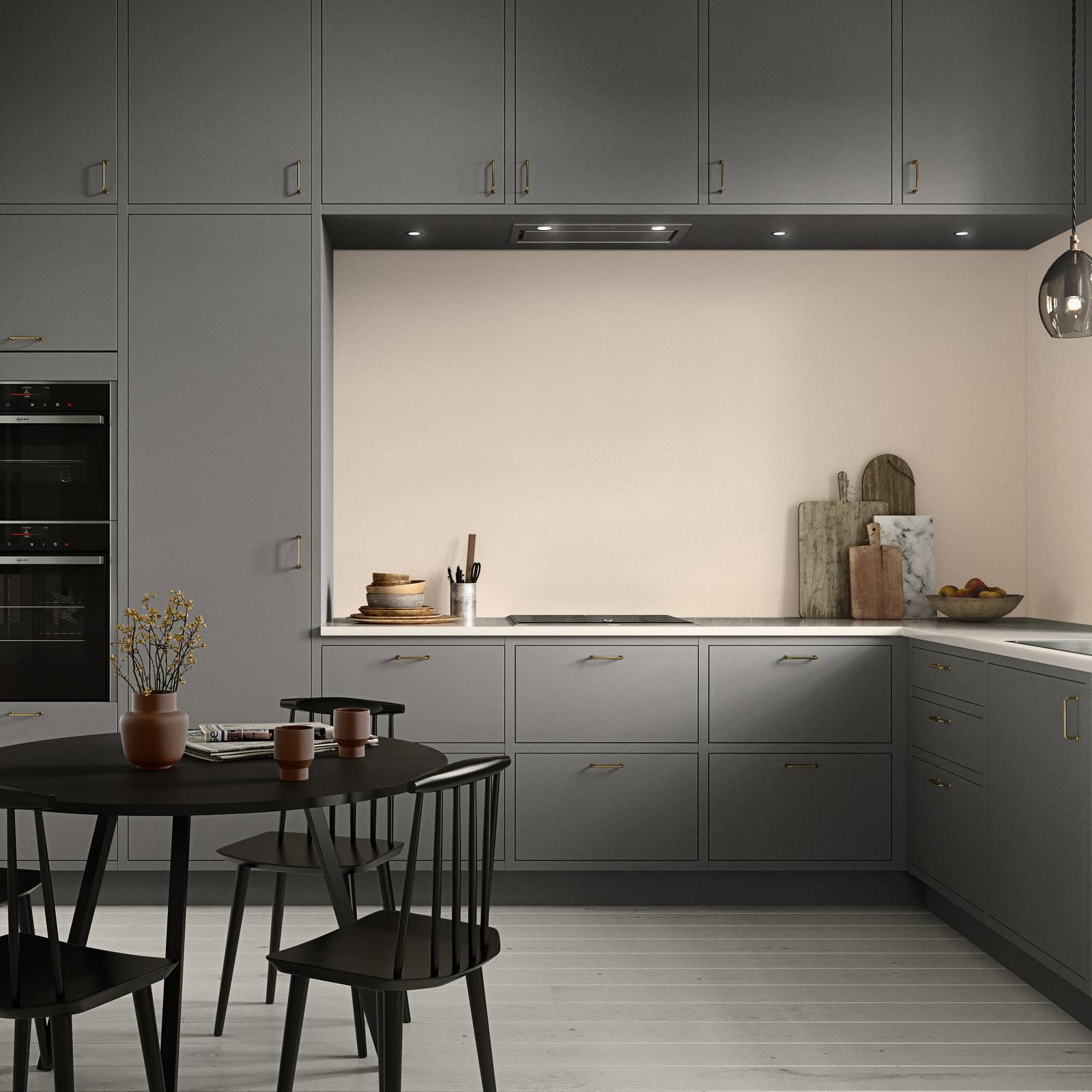 Forrammekøkken Athena Fusion i lys grå farve Sky fra INVITA med grå stein bordplade, rustfrit stål håndtag