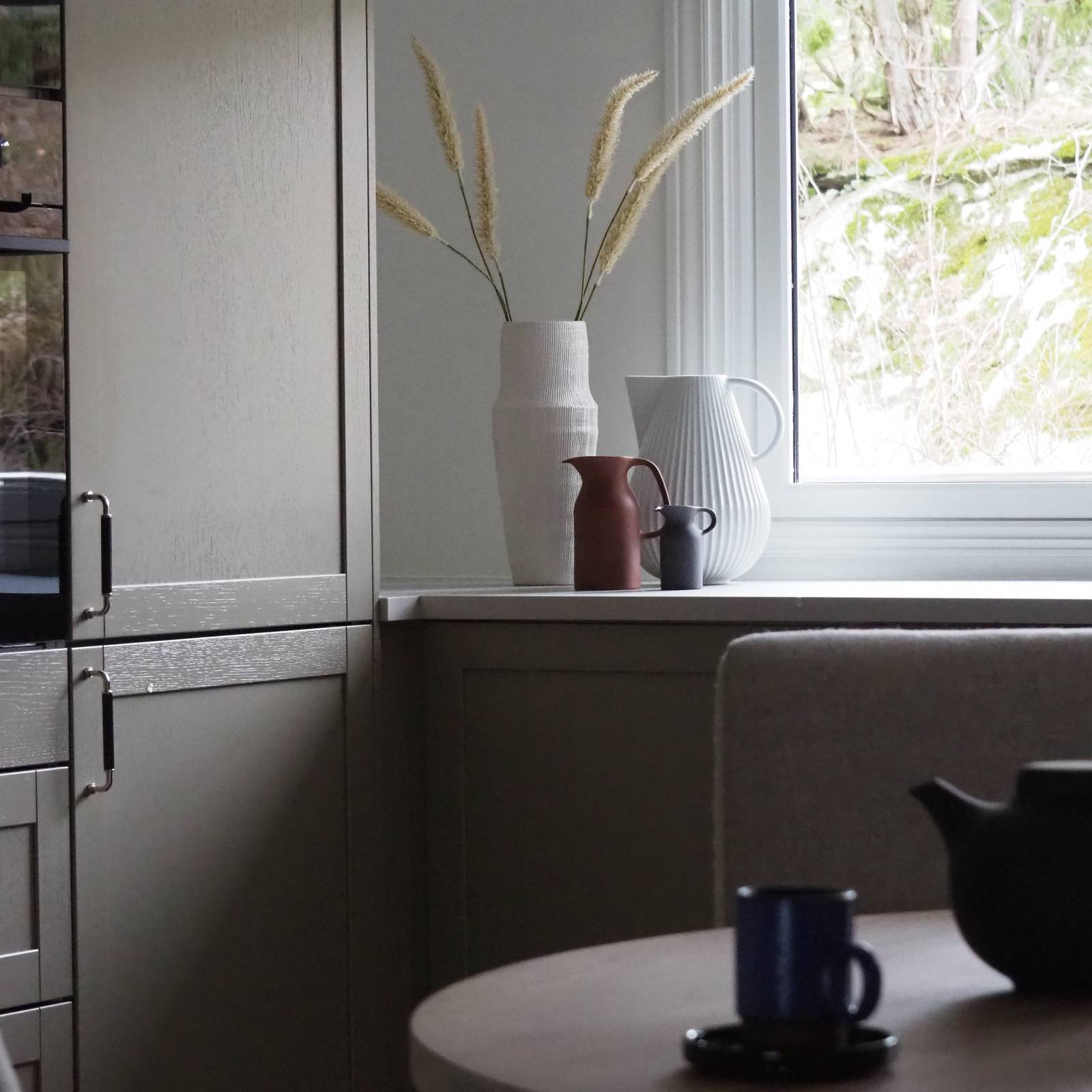 Kjøkkenmodell Square i fargen S 4005-Y20R/Mohair hos kunde i Moss. Benkeplate: Laminat Kandia Marmor.