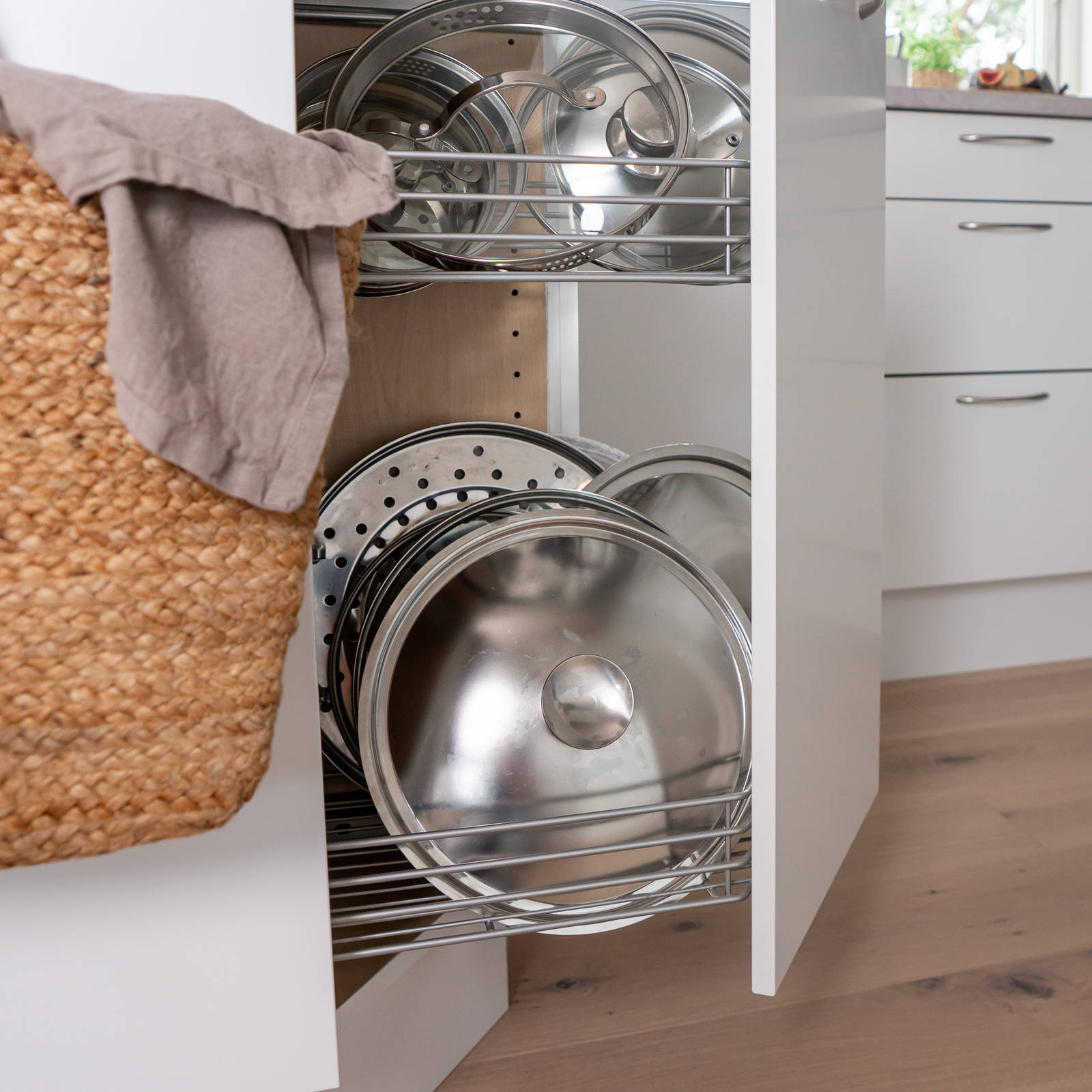 Åpent skap med oppbevaring