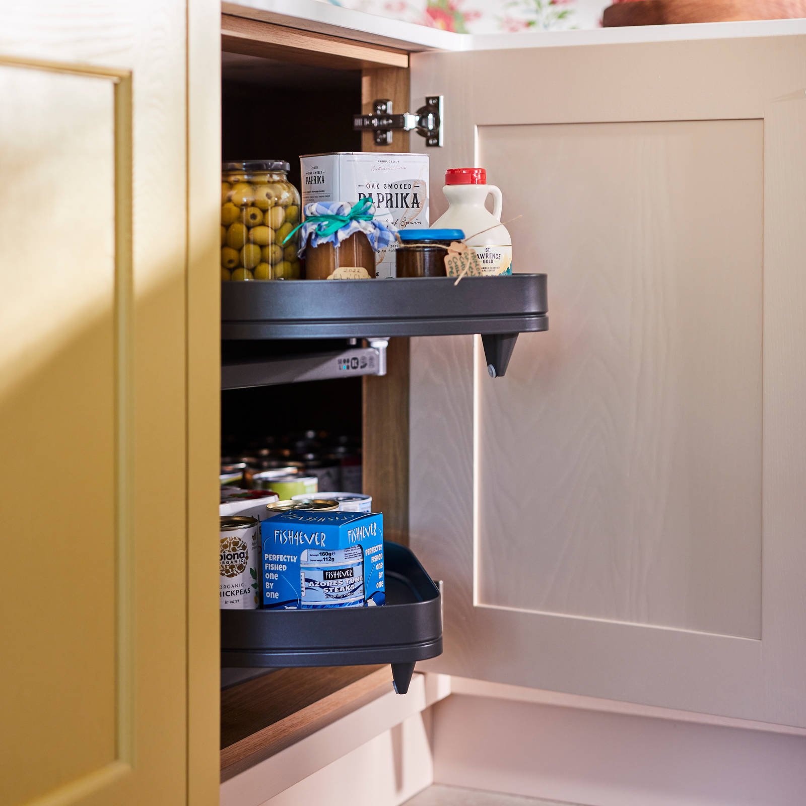 Open cabinet with pull-out corner storage solution