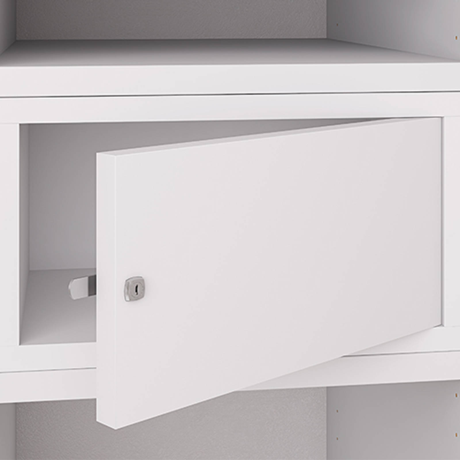 Hvit verdiboks i garderobe