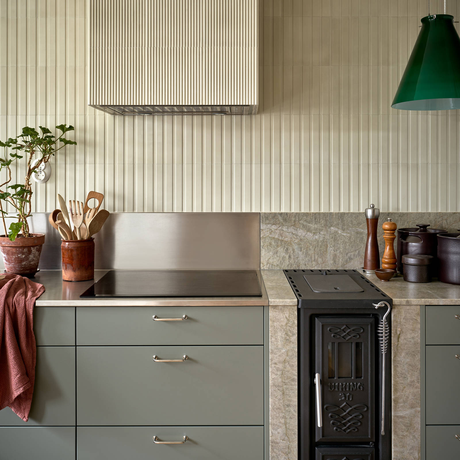 I et arkitekttegnet hus fra 1955 har Svante og Niclas fått sitt grønne drømmekjøkken.