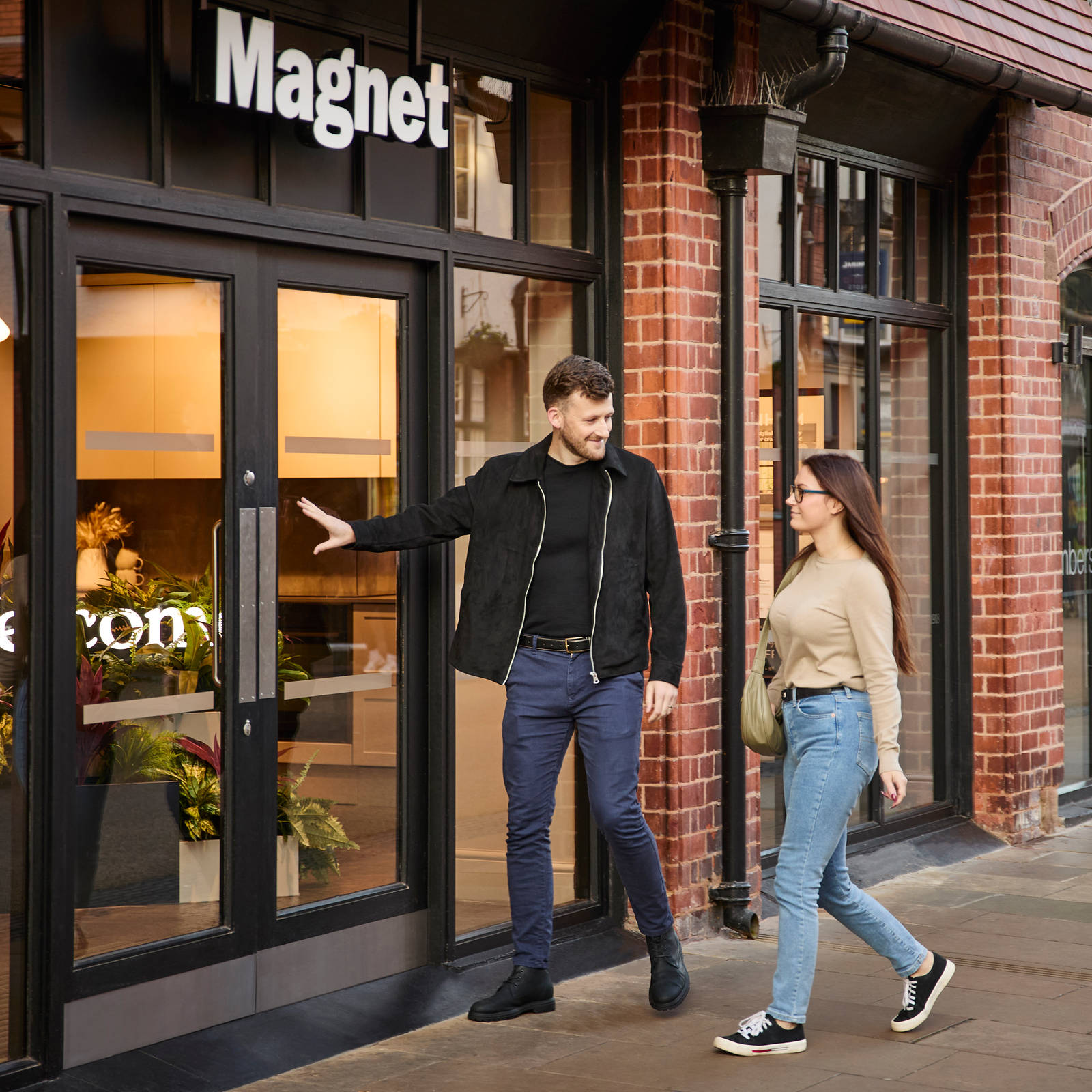 Couple entering Magnet store