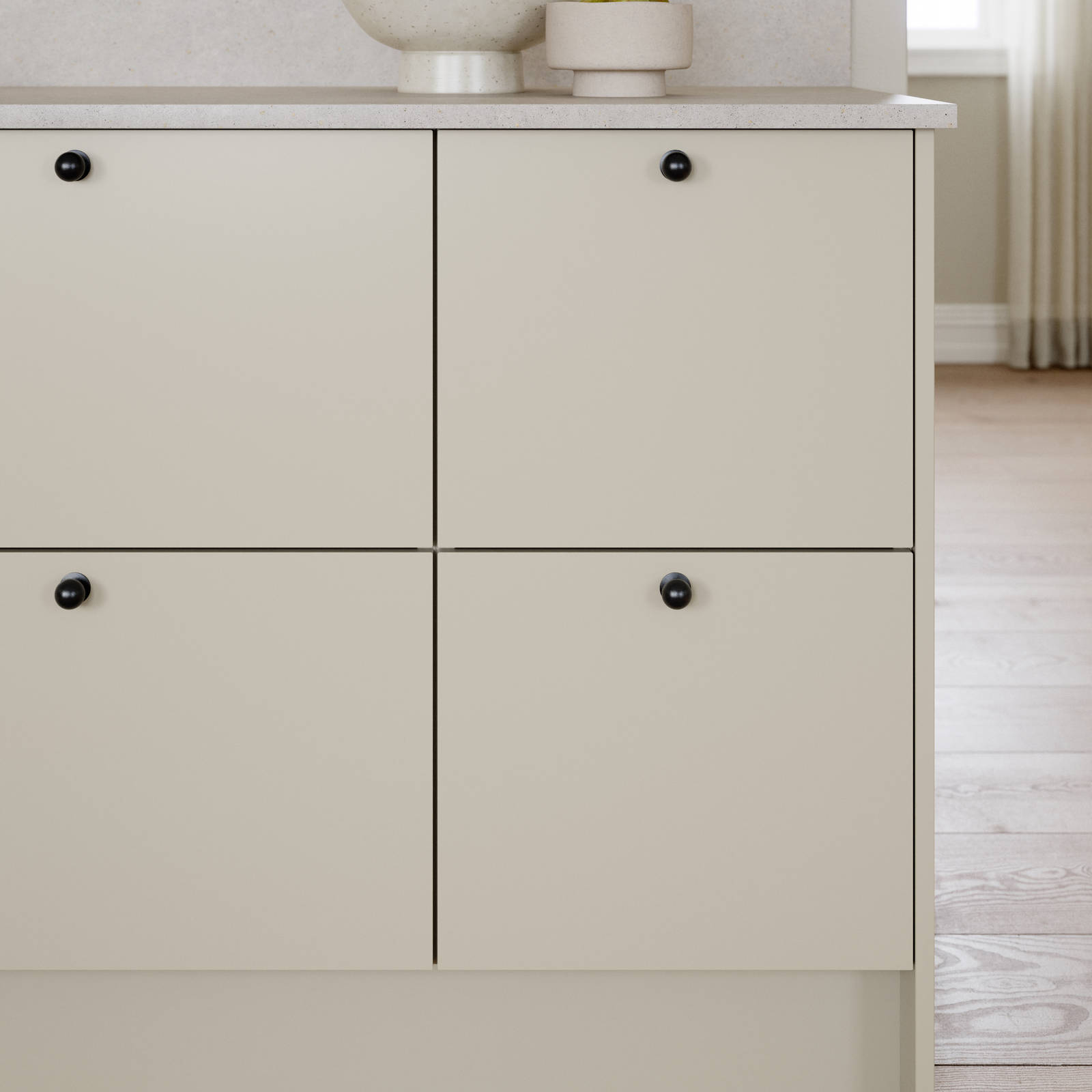 Vidde har et tidløst og minimalistisk design. Modellens enkel og rene formspråk gjør den velegnet for høye skapløsninger som gir god plassutnyttelse.