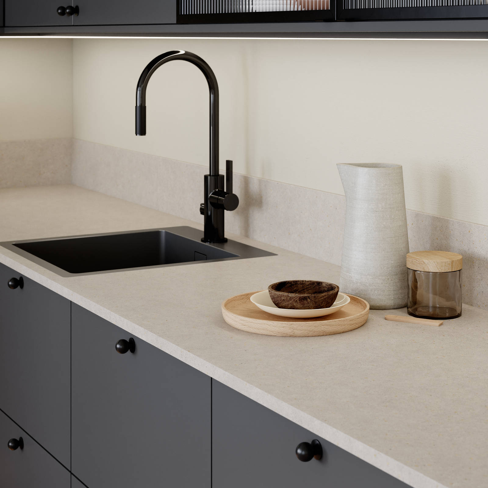 Vidde har et tidløst og minimalistisk design. Modellens enkel og rene formspråk gjør den velegnet for høye skapløsninger som gir god plassutnyttelse.