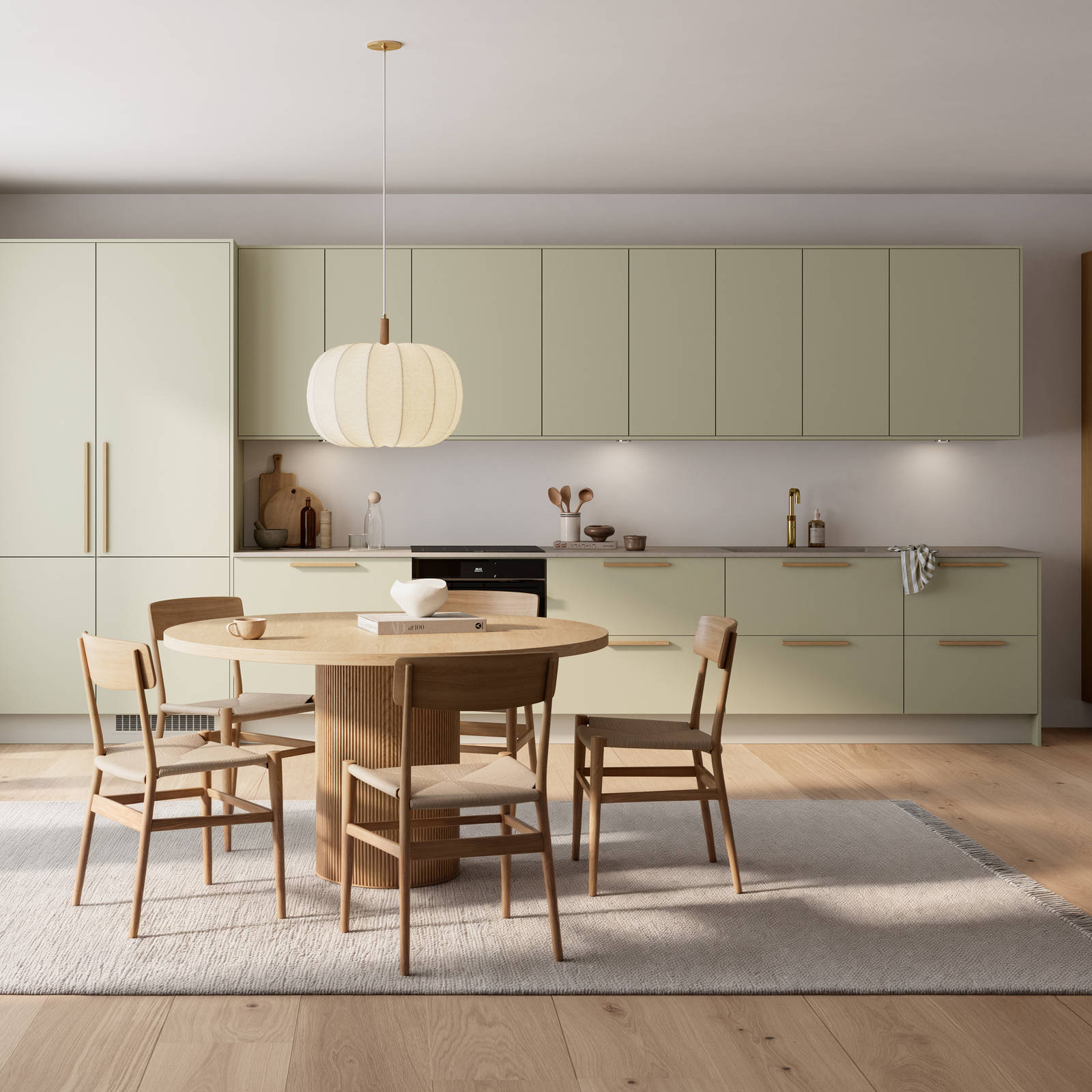 Mat og silkeblødt laminatkøkken Cover i Soft laminat med køkkenø fra INVITA med et seamless udtryck i farve Mos, vitrineskabe