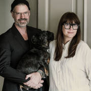 Ekteparet Sofie og Nils og hunden deres