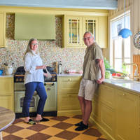 Nina og Bror i kjøkkenet sin