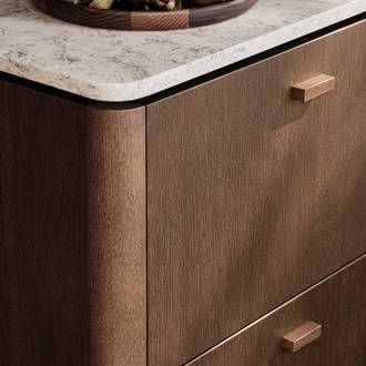 Be naturen inn og la de organiske formene møte hverdagen i Signatur Favn – et grenseløst kjøkken med naturens former i fokus.