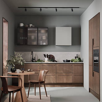 Be naturen inn og la de organiske formene møte hverdagen i Signatur Favn – et grenseløst kjøkken med naturens former i fokus.