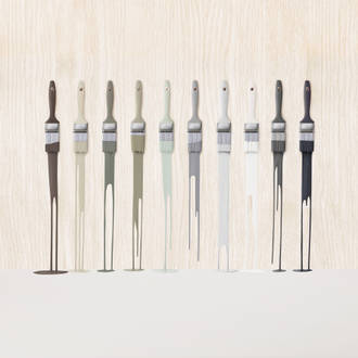 Penslar doppade i färg