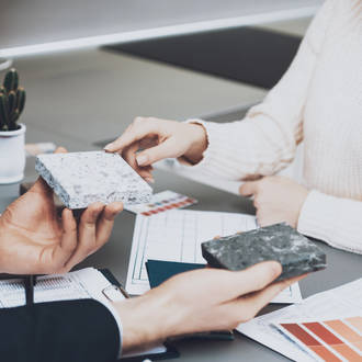 Sammenligning av forskjellige benkeplateprøver