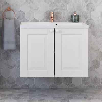 Hvit baderomsskap med ramme og profilert fylling