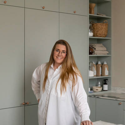 På 38 kvm har Kristin og Borgar Lindhjem laget et vaskerom utenom det vanlige med marmor og spreke fargevalg.