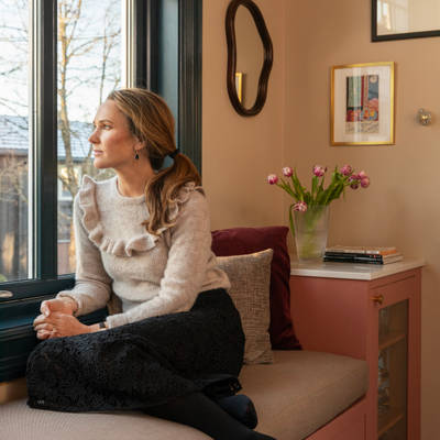 Med fargen Mild Sienna utviklet av Koi Fargestudio skapte familien et helt nytt kjøkken på Nordstrand.