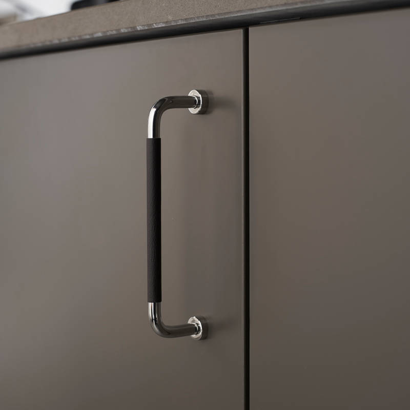 Marbodal - Lucka Arkitekt plus Bark. Handtag Lounge i läder och krom.