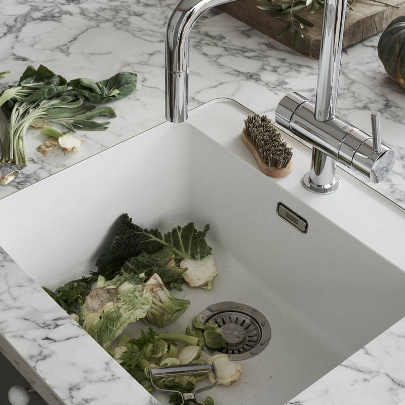 Marbodal - bänkskiva Marmor i laminat med diskho Franke Mythos och blandare Grohe Minta