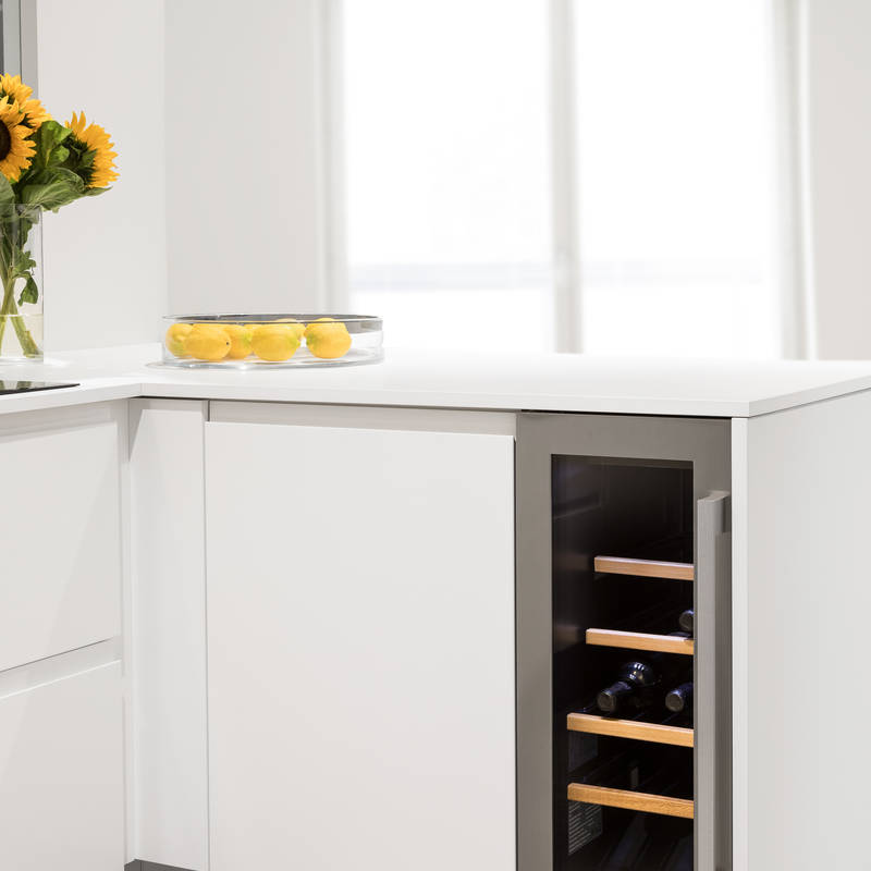 Vedikkeetön ovi on tyylikäs ja moderni valinta.