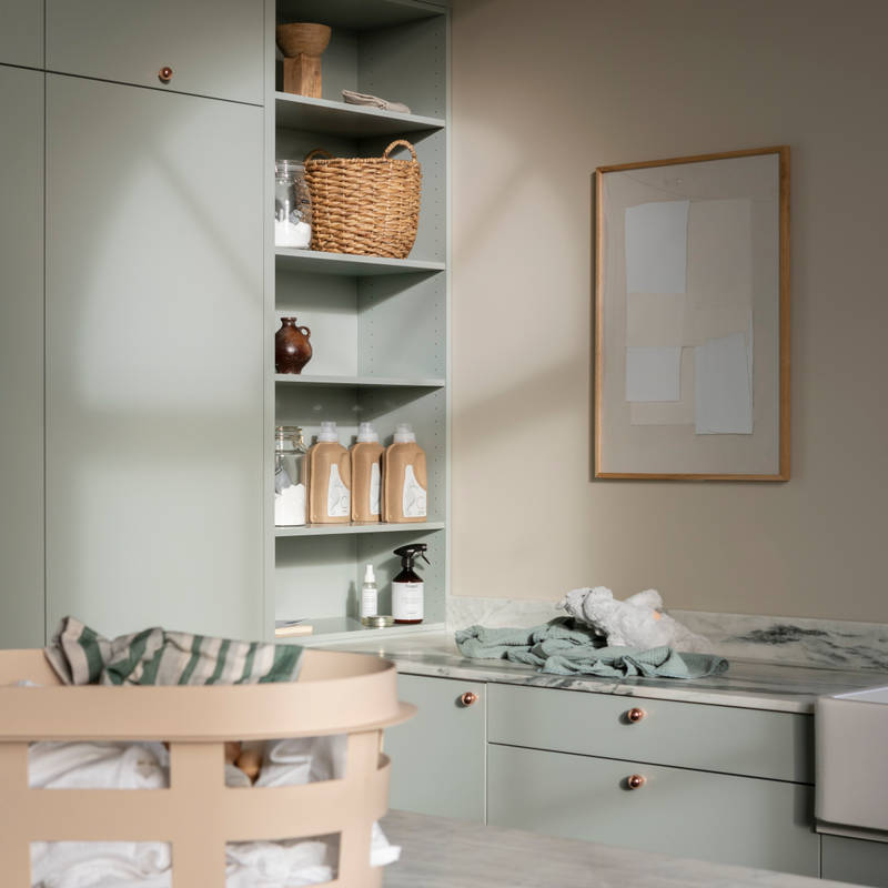 På 38 kvm har Kristin og Borgar Lindhjem laget et vaskerom utenom det vanlige med marmor og spreke fargevalg.