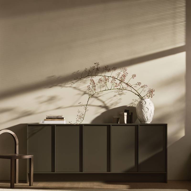 I samarbeid med designeren Lotta Agaton har vi skapt kjøkkenkonseptet Varm minimalisme – en skandinavisk tolkning av minimalisme som forener enkelhet, kreativitet og varme i en tidløs stil.