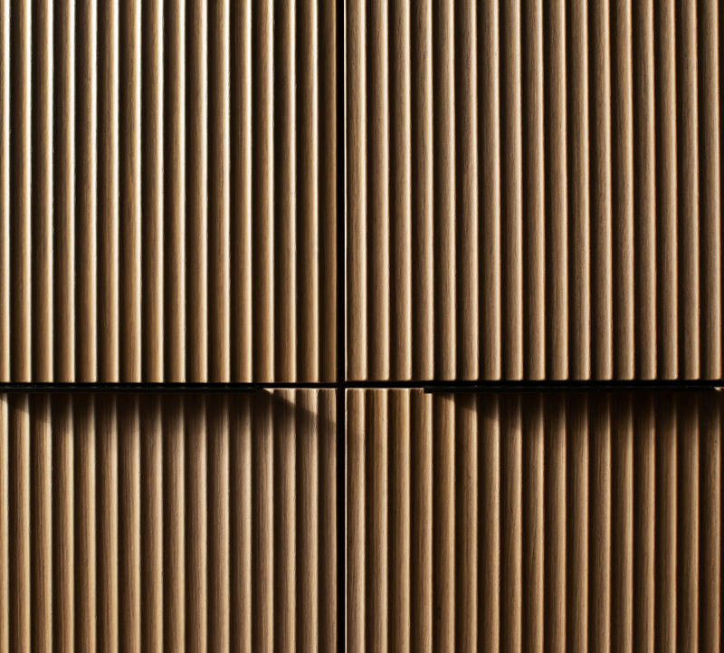 Garderobe Forever Oak fra INVITA med rillet træ og trægreb