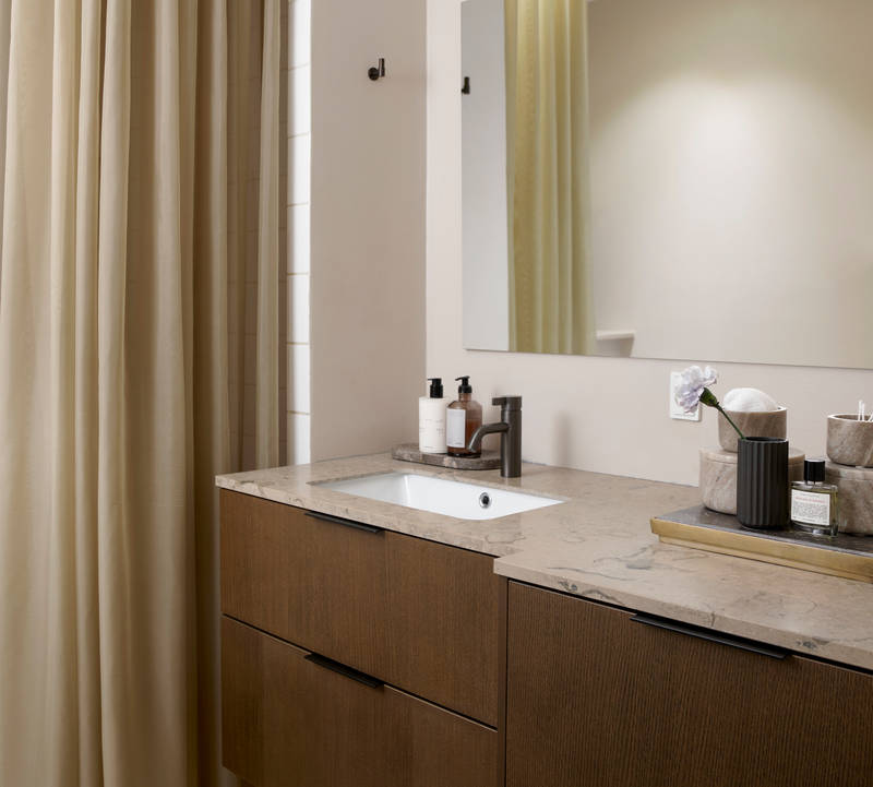 Forever Oak bad fra INVITA med lodrette finérretning