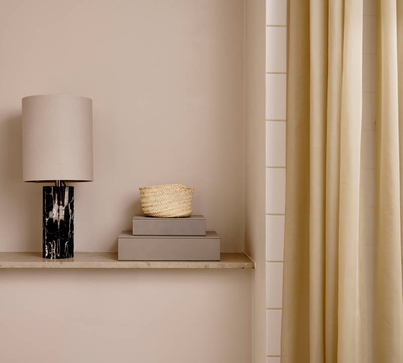 Vegghylle med dekor i Re:new Forever Oak bad fra INVITA