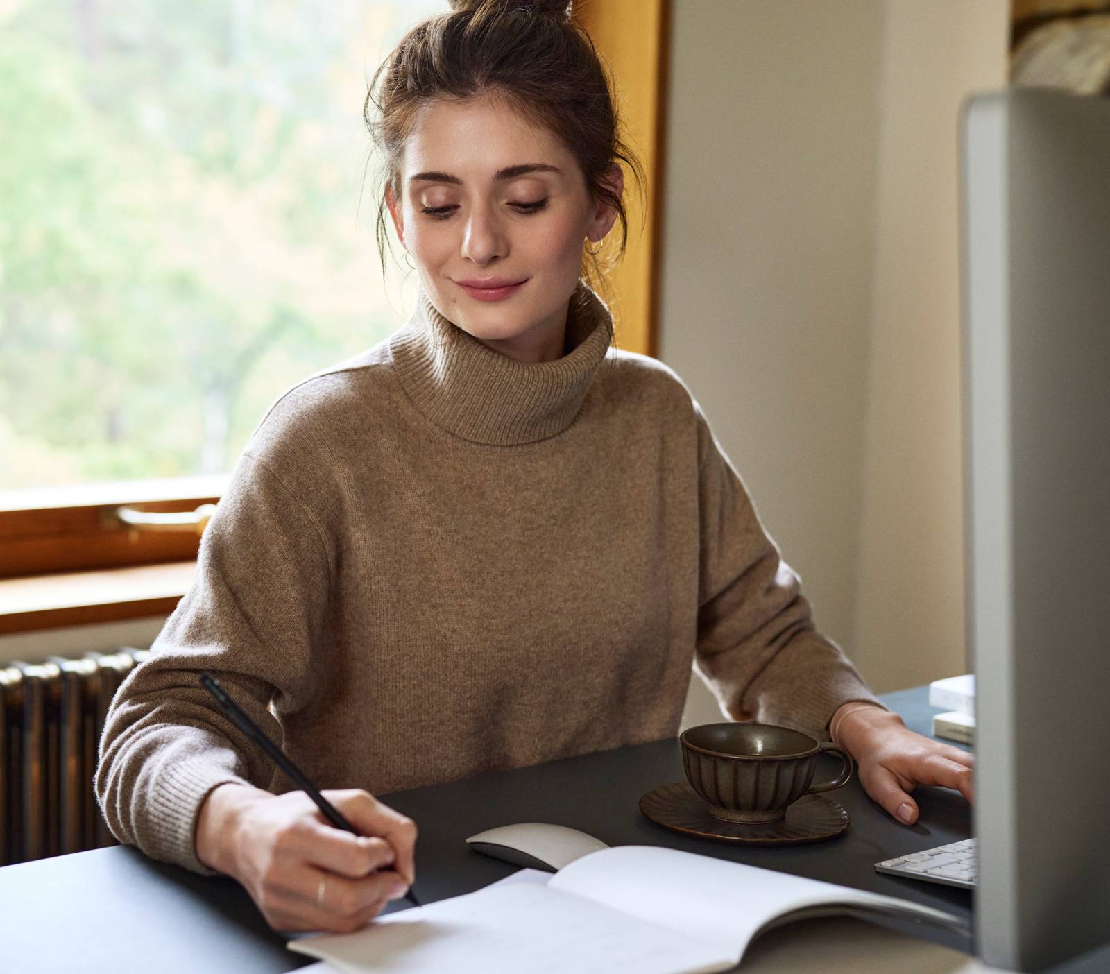 INVITA Kvinde booker et designmøde