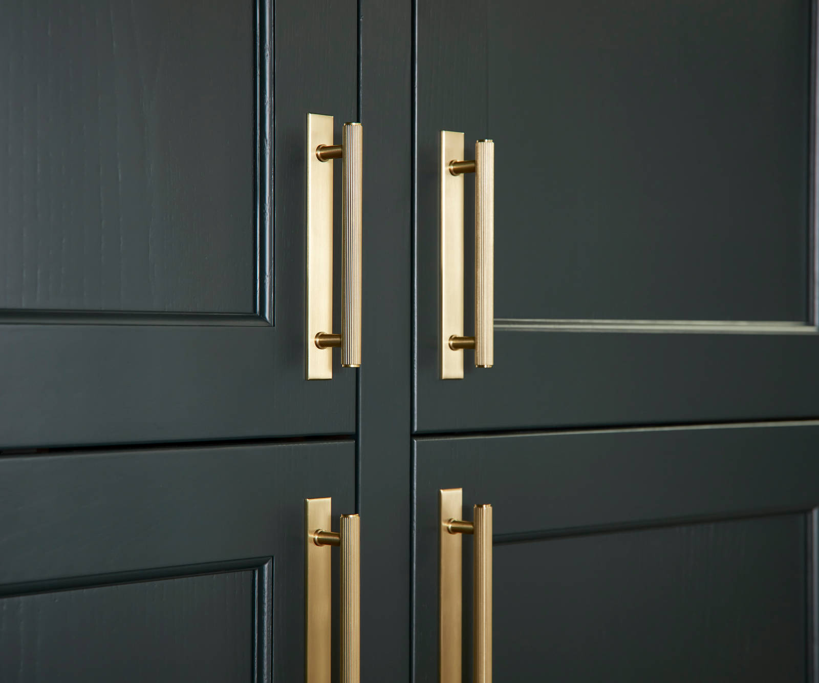 Shaker style fronts in the dark green shade Arboretum green with brass handles