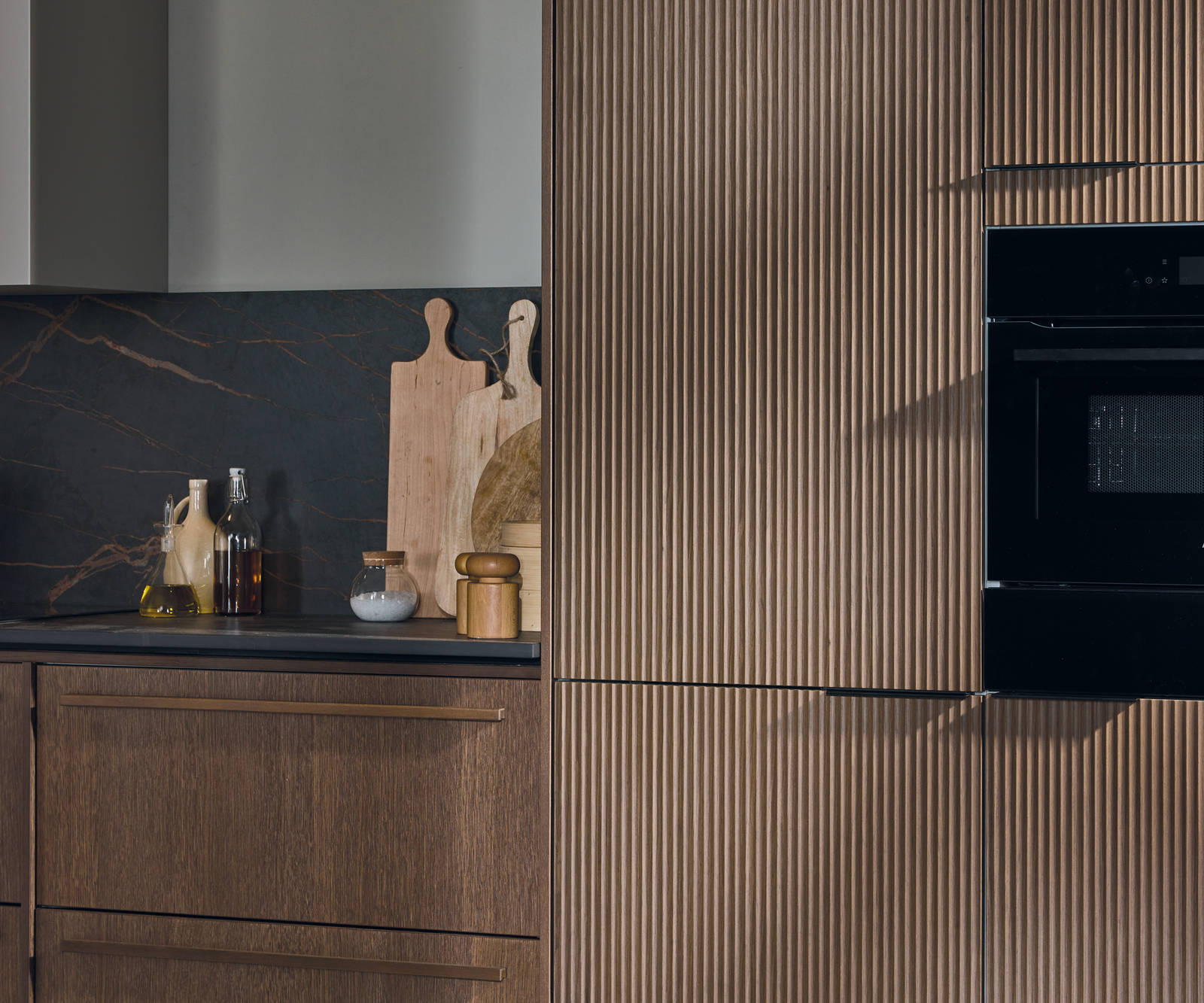 Magnet's kitchen Nordic Nature, with tall cabinet in wave fronts.