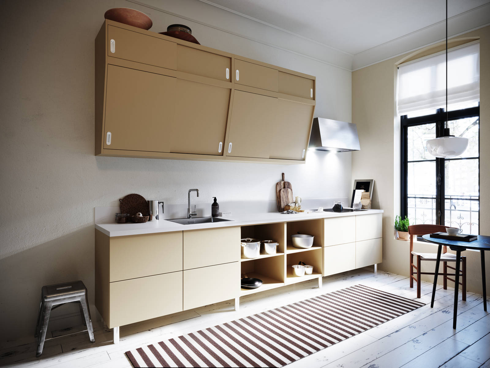 Kjøkkenmodellen Granli er en innovativ og herlig retromodell med skyvedører i overskap som heller mot deg.