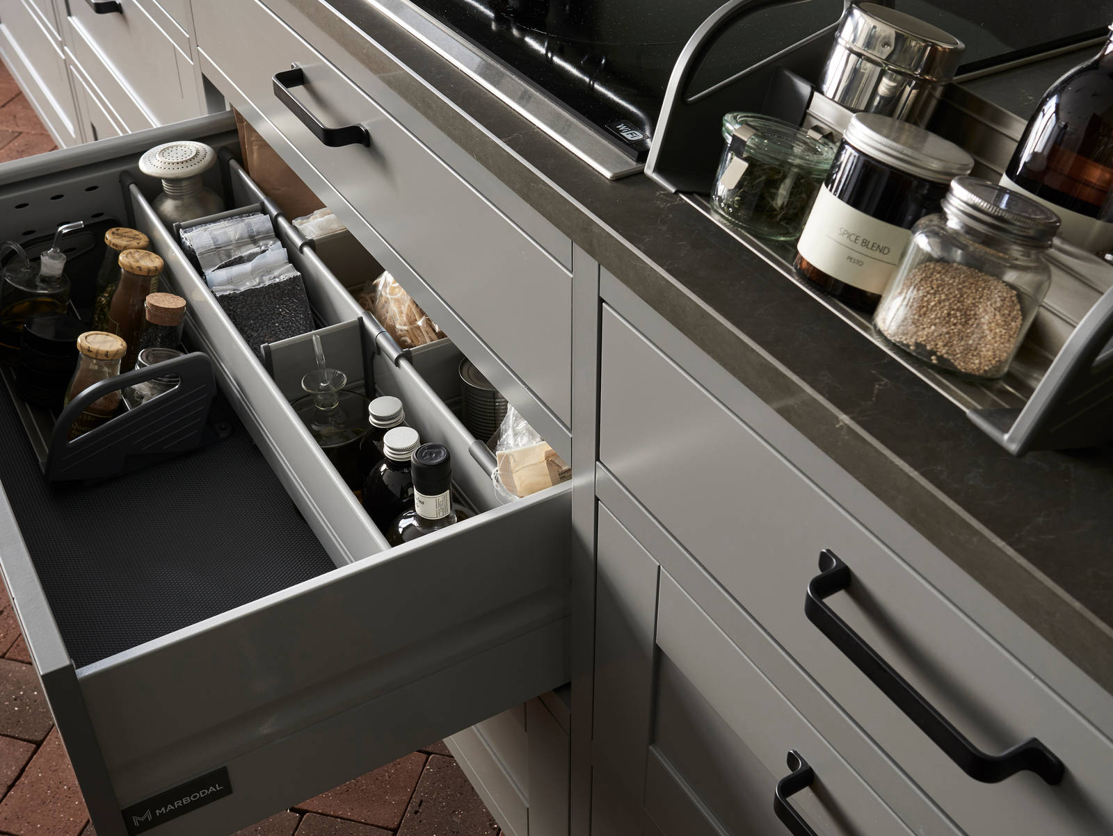 Marbodal Form Åska - lådinredning med avdelare och stöd till höga lådor med förhöjningssidor