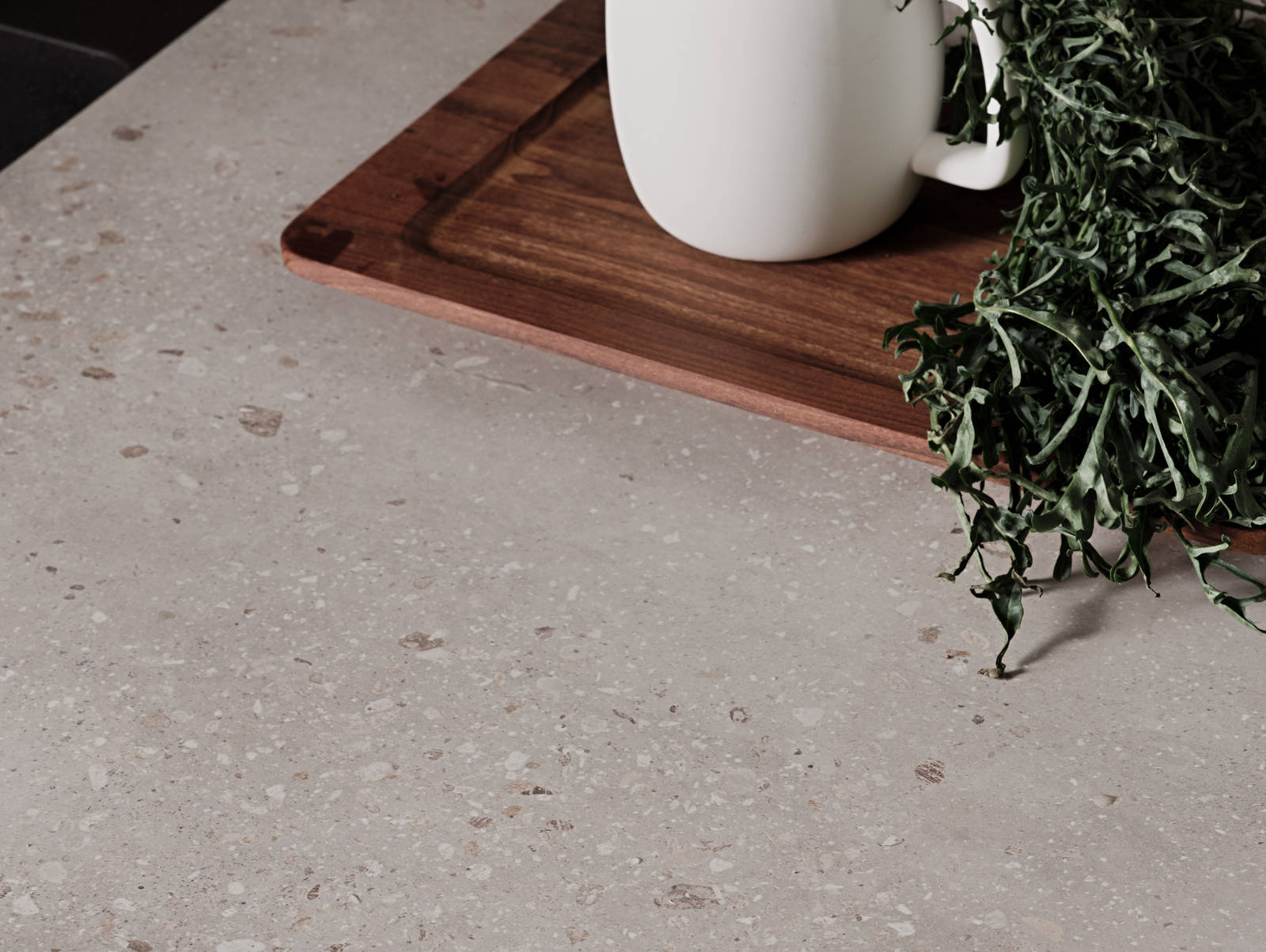 Be naturen inn og la de organiske formene møte hverdagen i Signatur Favn – et grenseløst kjøkken med naturens former i fokus.