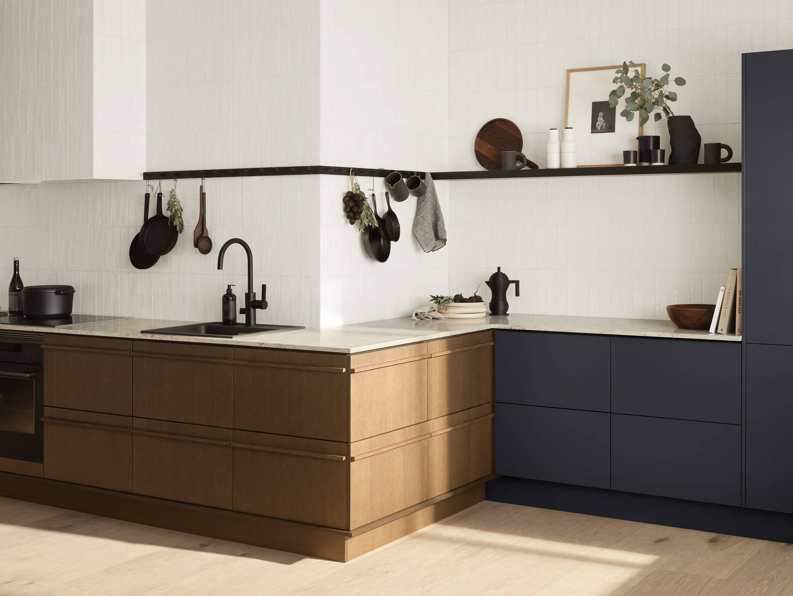 Be naturen inn og la de organiske formene møte hverdagen i Signatur Favn – et grenseløst kjøkken med naturens former i fokus.