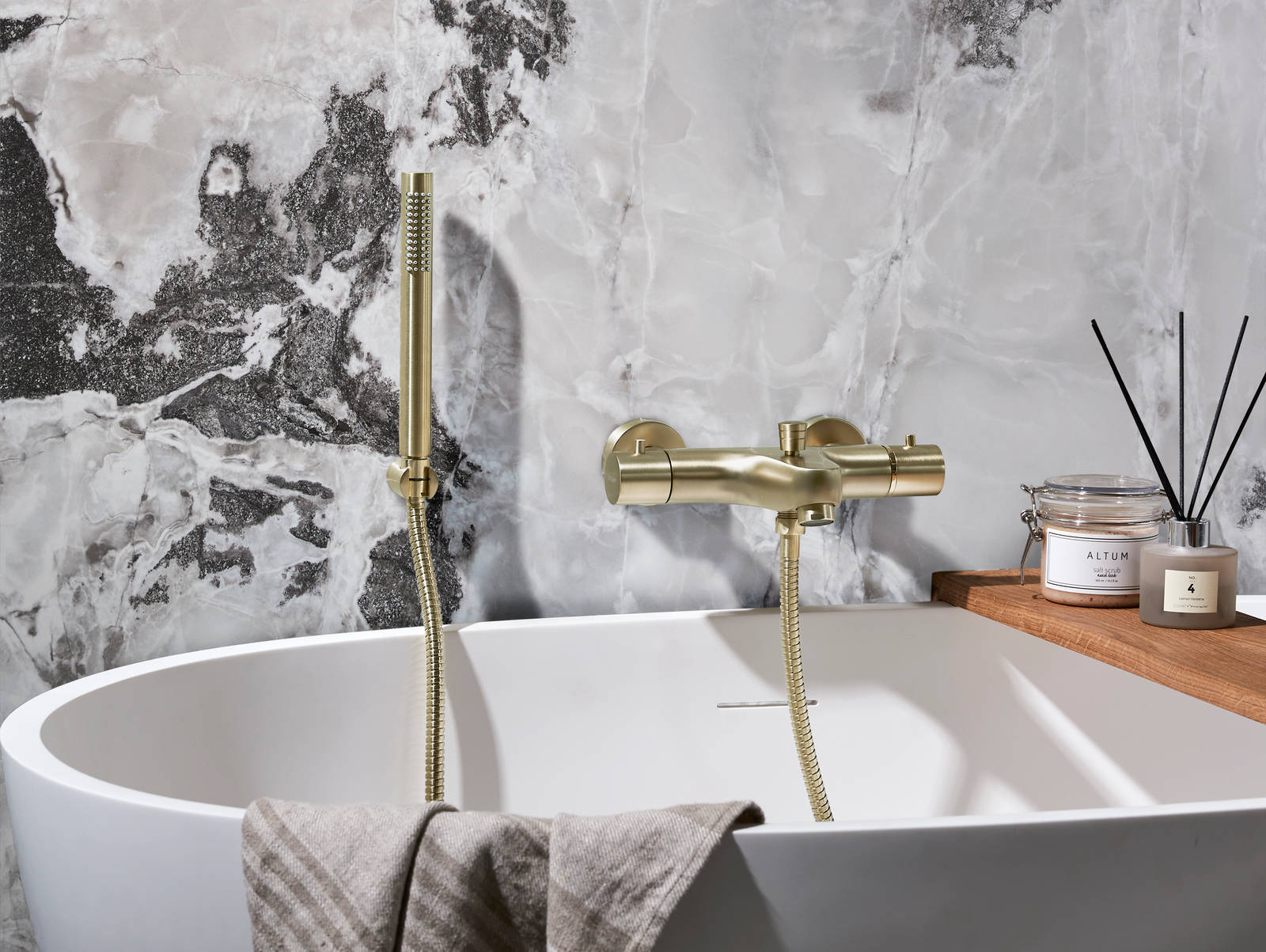 Cassøe badeværelse spejl bruser armatur