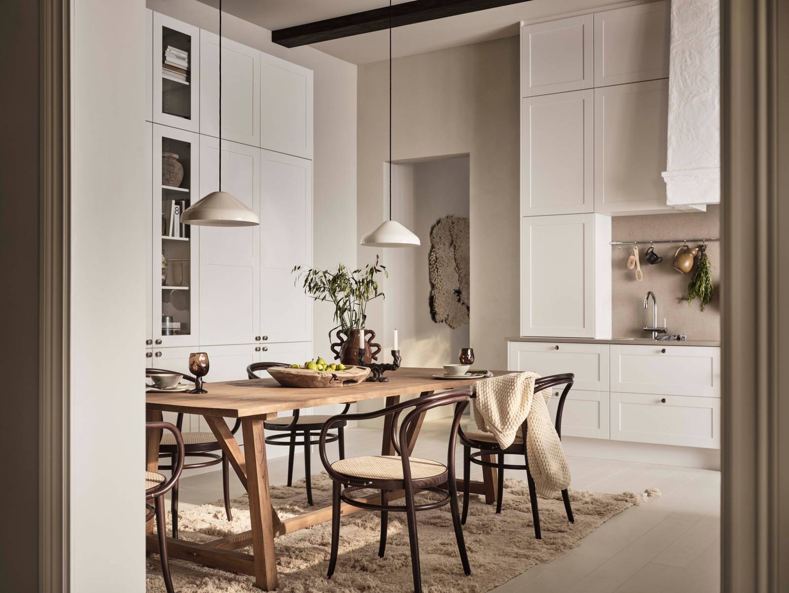 Scala er en tidløs kjøkkenmodell med sine karakteristiske slette fyllinger. Modellen passer like godt til moderne som klassiske kjøkken.