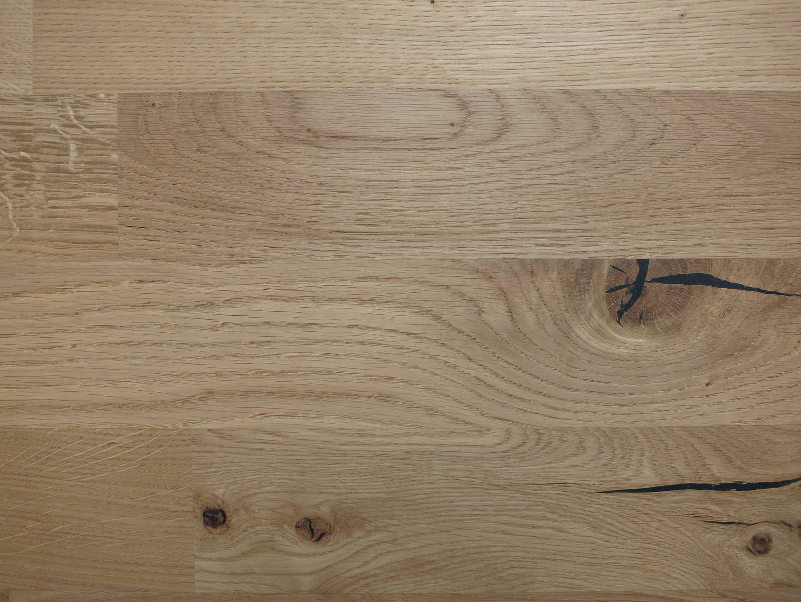 Vi tilbyr heltre benkeplater fra Skandinavias største produsenter. Velg mellom ulike tresorter og tykkelser.