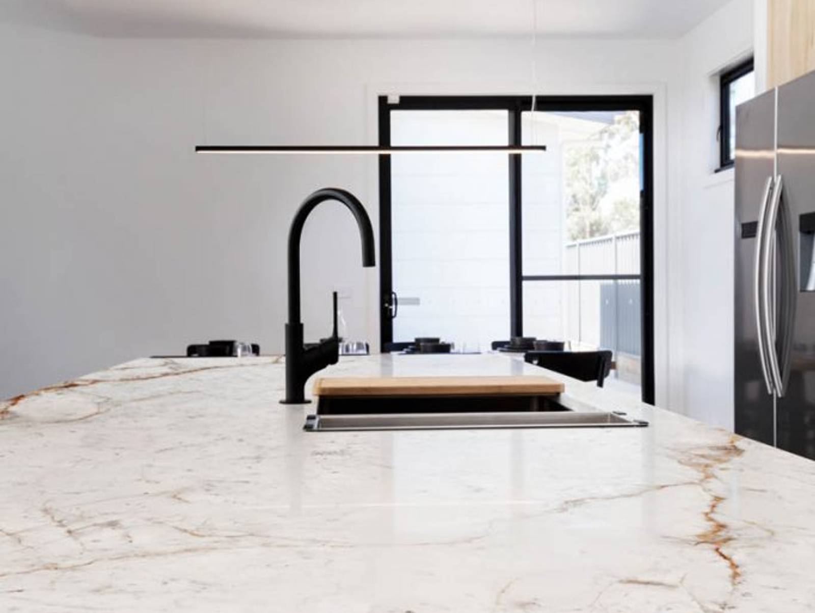 Neolith er ny og revolusjonerende måte å produsere stein med naturlige elementer. Neolith tåler krevende bruk.