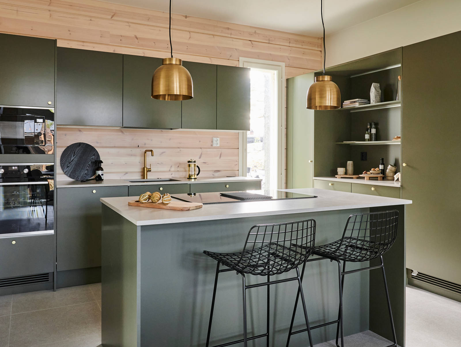 OVI MILKA 96VL Sammaleenvihreä
TASOT Ylämaan Graniitti Silestone Royal Reef Suede 20mm kvartsitaso, V-reuna
VEDIN PRN Harjattu messinki nuppivedin