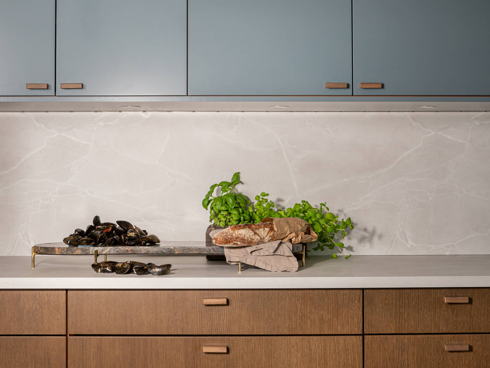 Familien Færgestad fikk nytt kjøkken ved å bytte kjøkkenfronter, dermed sparte de både penger og miljø. Se forvandlingen på nettsiden vår.