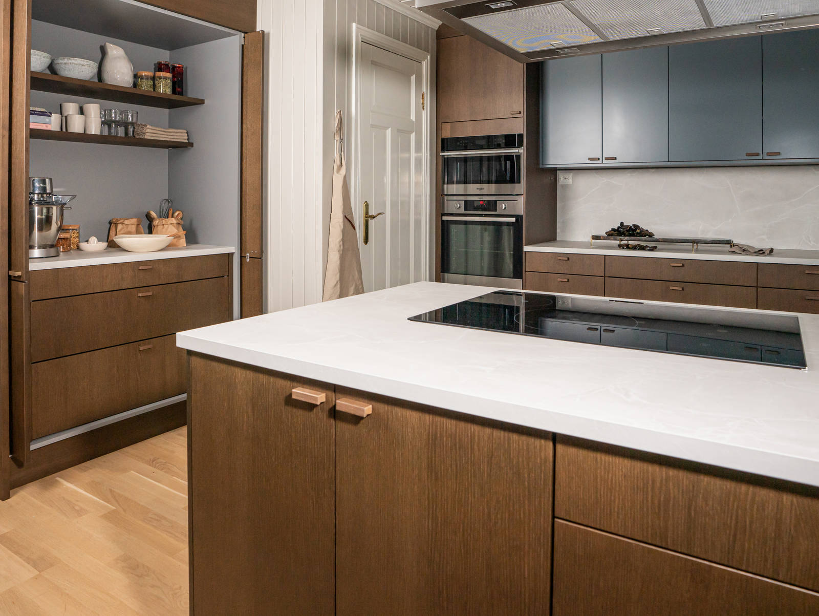 Familien Færgestad fikk nytt kjøkken ved å bytte kjøkkenfronter, dermed sparte de både penger og miljø. Se forvandlingen på nettsiden vår.