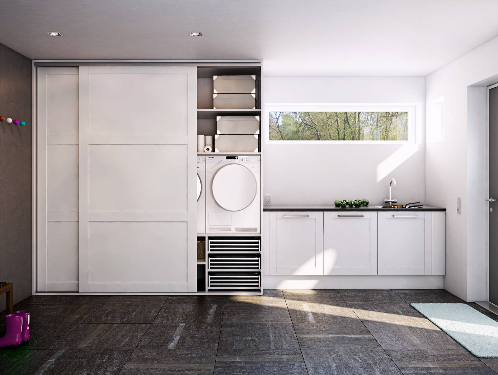Vaskerum med bænk og højskab, indbygget vaskemaskine og tørretumbler på hylder bag hvide skydelåger