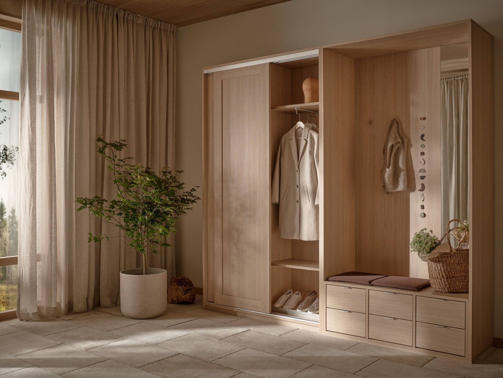 Lyst træ garderobeskab med bænk, spejl og skydedøre