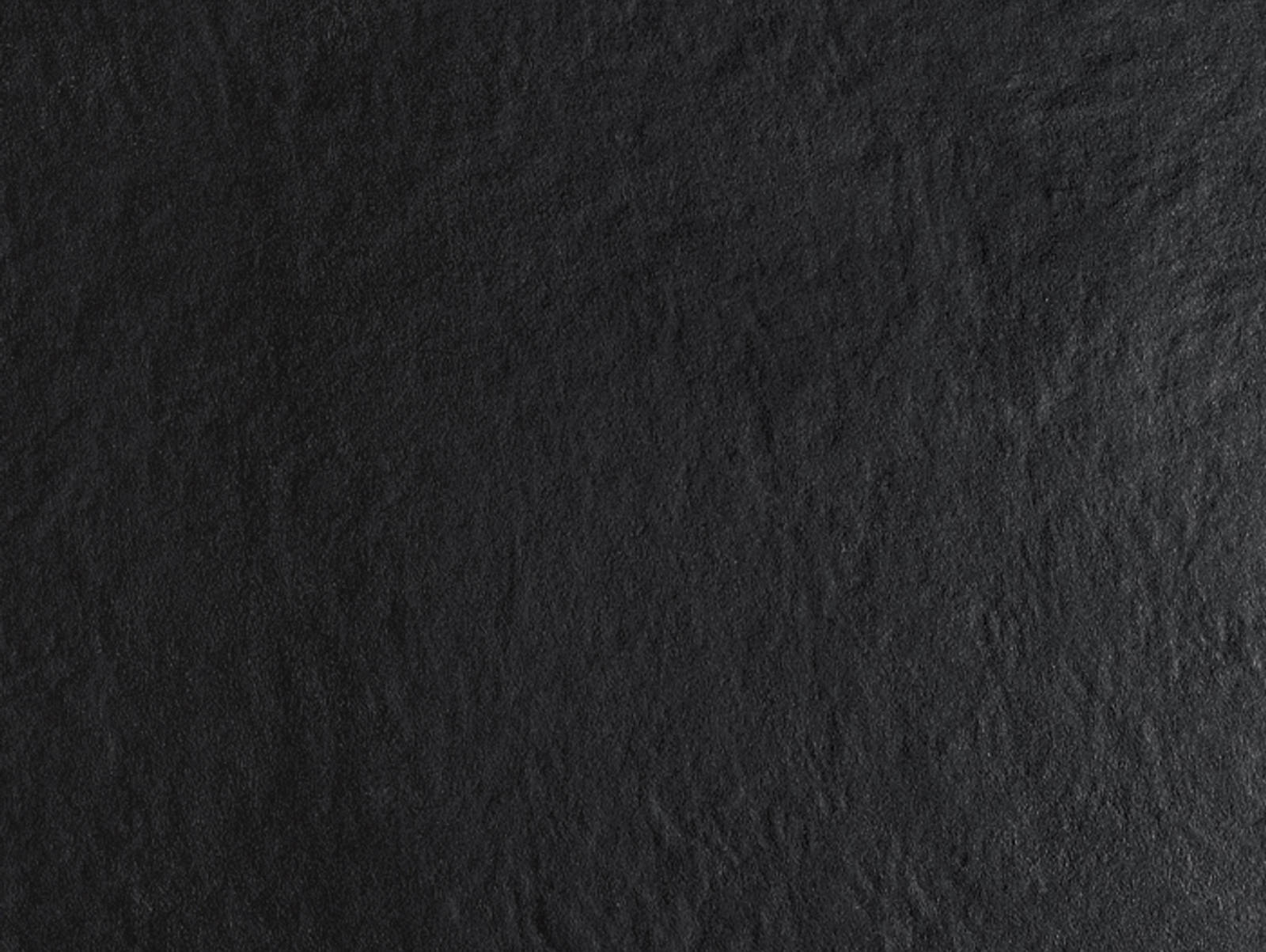 Keramiske benkeplater har alle de beste egenskapene tilgjengelig i en og samme benkeplate. Materialet er vedlikeholdsfritt, hygienisk, varmetolerant, ripebestandig, Uv-tolerant og produsert fra naturlige og resirkulerte materialer.