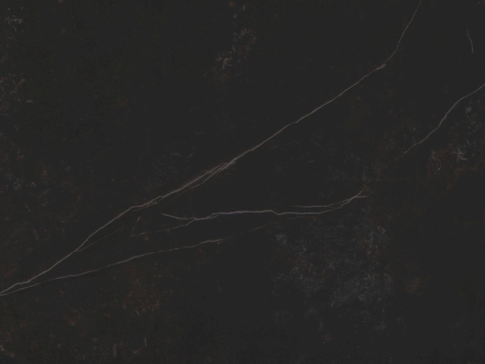 Keramiske benkeplater har alle de beste egenskapene tilgjengelig i en og samme benkeplate. Materialet er vedlikeholdsfritt, hygienisk, varmetolerant, ripebestandig, Uv-tolerant og produsert fra naturlige og resirkulerte materialer.