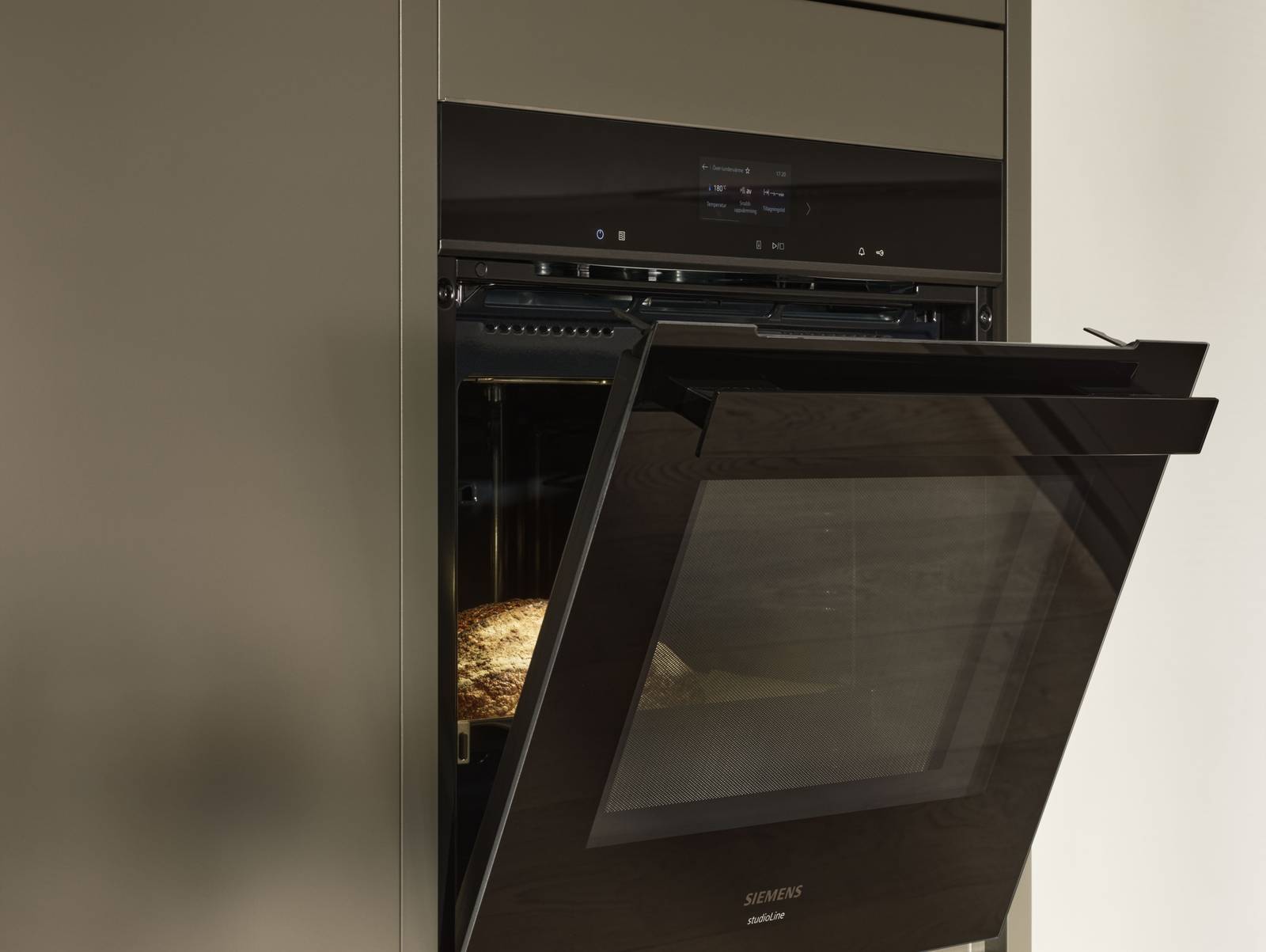 Varm minimalisme integreret ovn fra Siemens