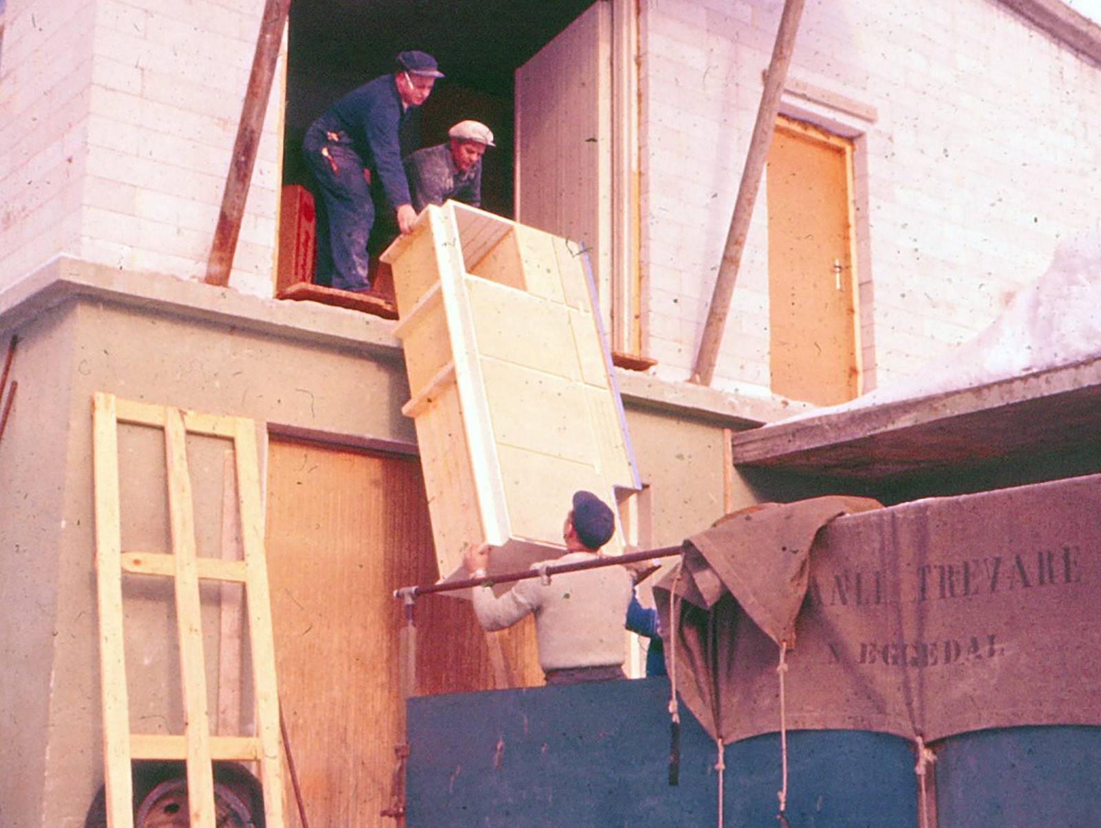 Sigdal har produsert kjøkkensiden 1950. Det gode håndverket, teknologien og designet har vært en bærebjelke for et av Norges mest velrenommerte kjøkkenmerker og finnes nå i tusenvis av hjem.