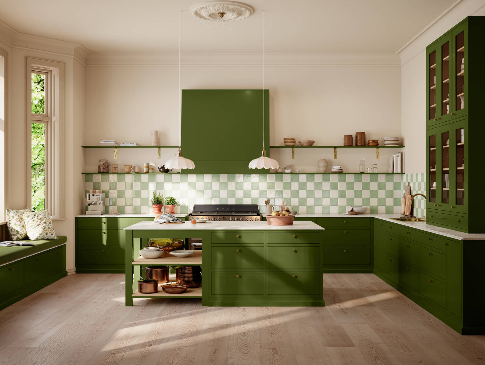 Kjøkken Line Inframe fra Sigdal med kjøkkenøya i farge Huldregrønn S 6530-G50Y med vitrineskap og Ventilator Diskret Sense fra Røroshette i samme farge, fliser fra Fagflis og grep Dot ubehandlet messing