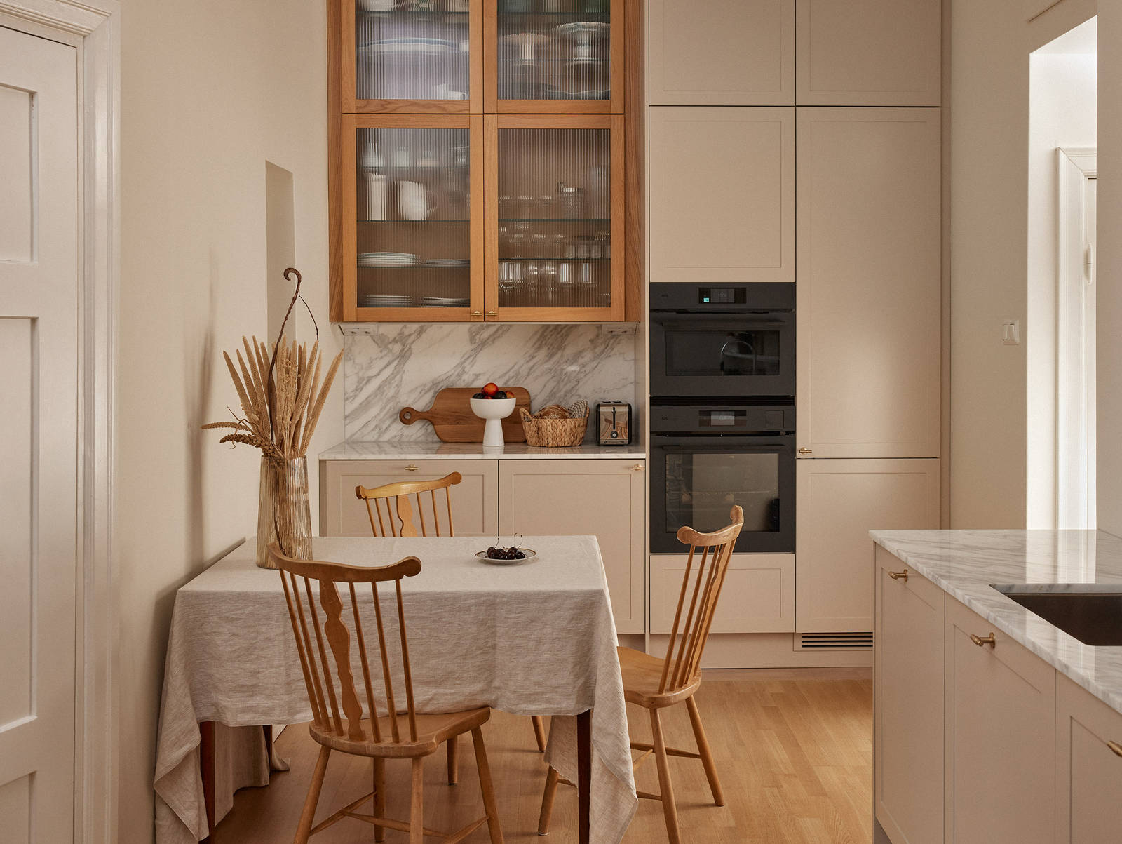 Novart_Pipsa_Korkea_vitriiniseinä